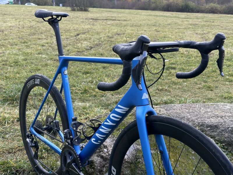 Predám Canyon Ultimate CF SL Disc 8.0 Di2 Aero (XL)
