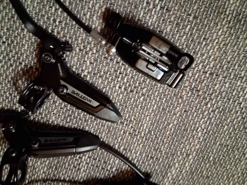 Nové brzdy Sram Motive Silver přední+zadní