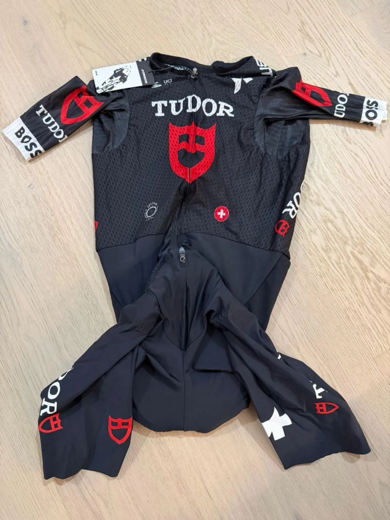 Kombinéza Silniční + na časovku ASSOS v barvách TUDOR