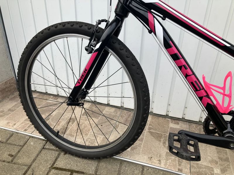 DÍVČÍ KOLO TREK 24