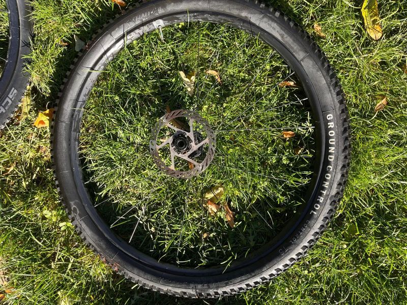 Specialized Chisel Hardtail včetně teleskopky + nahradní kola