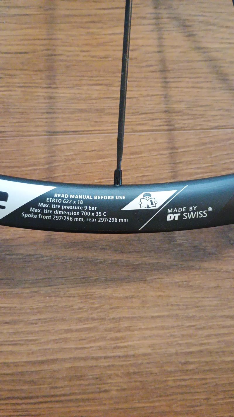 Zapletená kola DT Swiss R24 