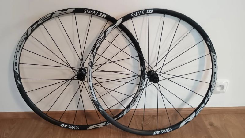 Zapletená kola DT Swiss R24 