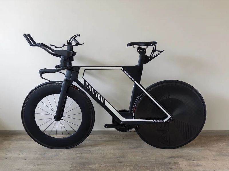 Canyon Speedmax CF SLX 8.0 – velikost M + AeroCoach AEOX kola