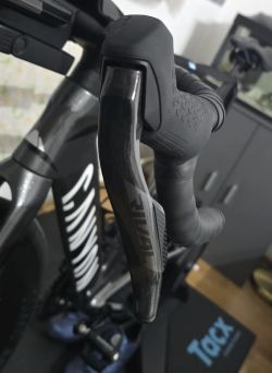 Predam komplet riadiace /brzdové páky (Ľ,P) Sram rival axs E1