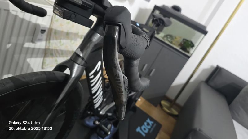 Predam komplet riadiace /brzdové páky (Ľ,P) Sram rival axs E1