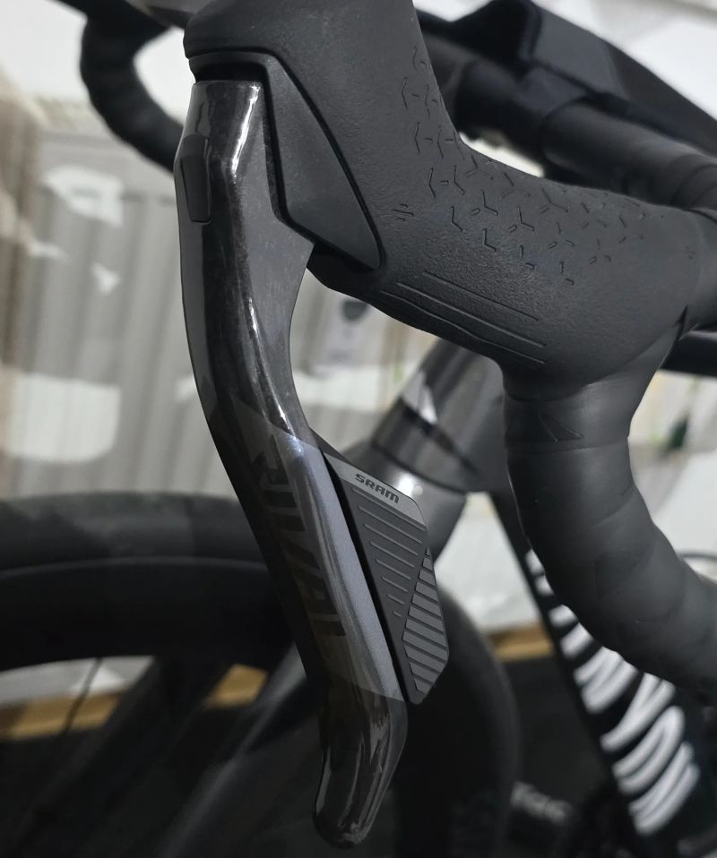 Predam komplet riadiace /brzdové páky (Ľ,P) Sram rival axs E1