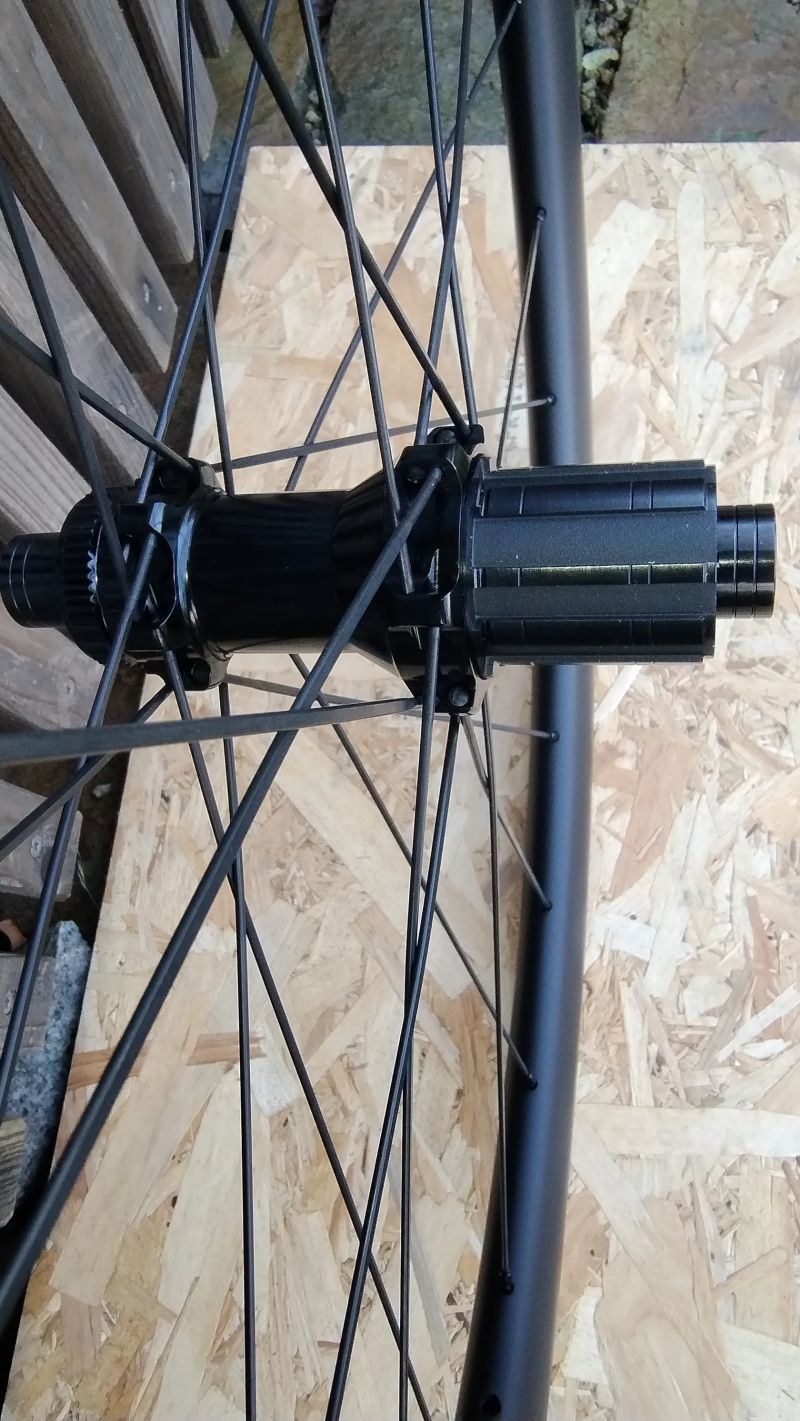 Silniční/ Gravel karbonová kola 1433 g – Shimano 10/11 → MS/XDR