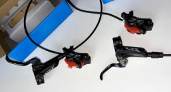 Hydraulické 4pístkové brzdy Shimano ZEE (hezký stav)