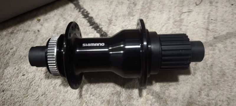 Zadní náboj Shimano