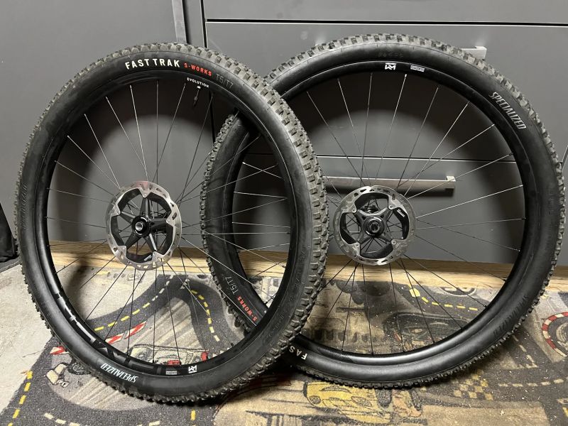 Prodam lehke kola Newmen X.A 25 (1410g) +kotouce xtr + plaste s works 