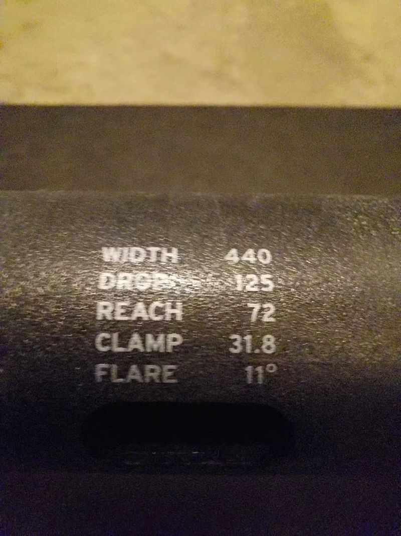 Nová silniční/gravel řídítka Giant Contact SLR 410/440mm