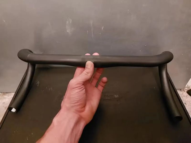 Nová silniční/gravel řídítka Giant Contact SLR 410/440mm