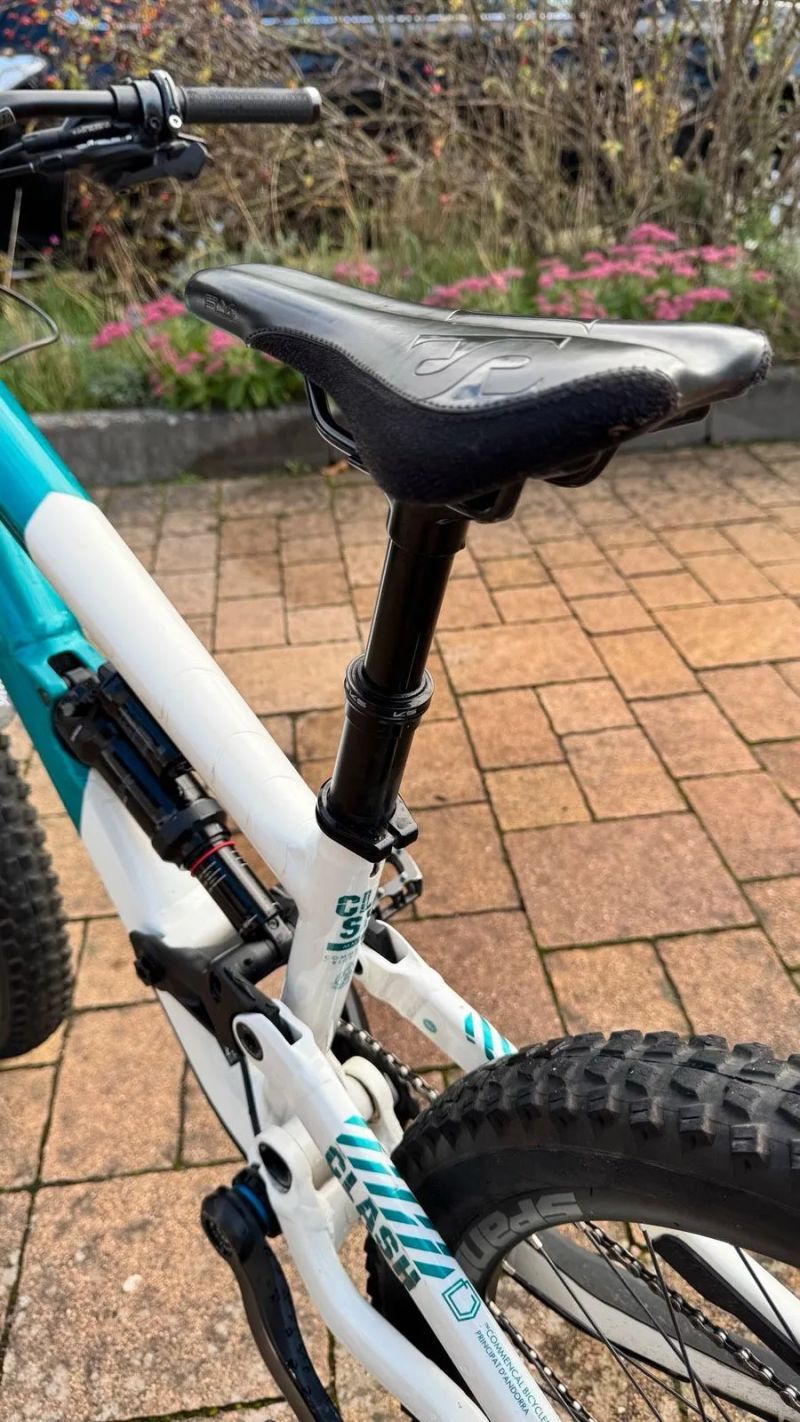 Commencal Clash 24, dětský enduro/sjezdová mašina z Andorry, pro 125-140cm, MANITOU JUNIT PRO