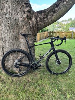 Gravel kolo Giant REVOLT ADVANCED 0 černá, 2024 - vel. XL (NOVÝ RÁMOVÝ SET)