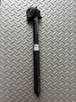 Rock Shox Reverb a1 AXS, délka 390 mm, průměr 30,9 mm, zdvih 125 mm 