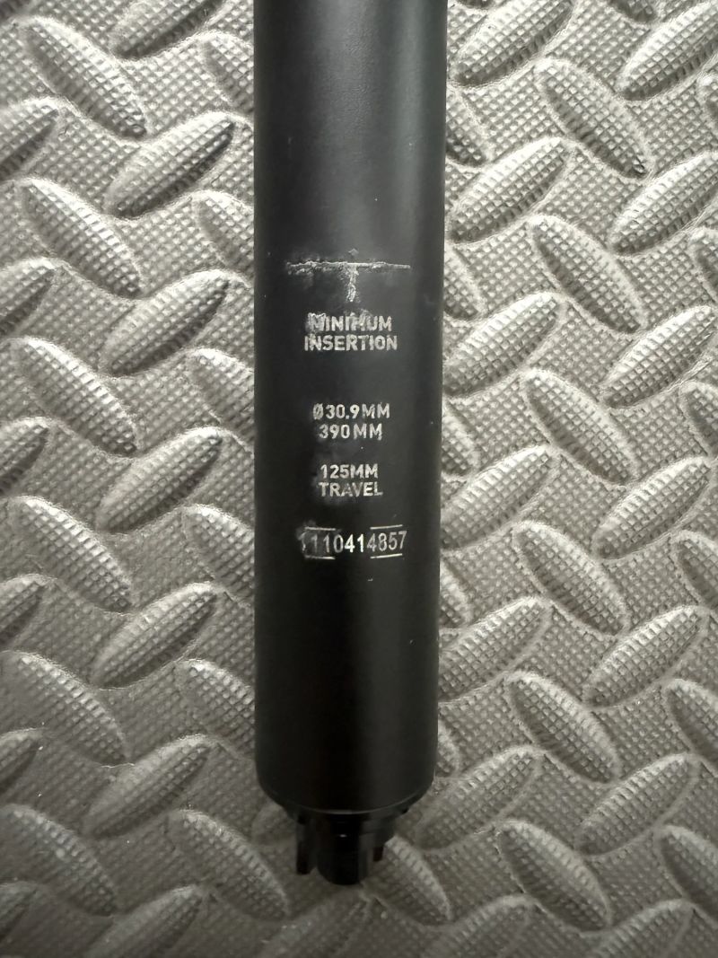 Rock Shox Reverb a1 AXS, délka 390 mm, průměr 30,9 mm, zdvih 125 mm 