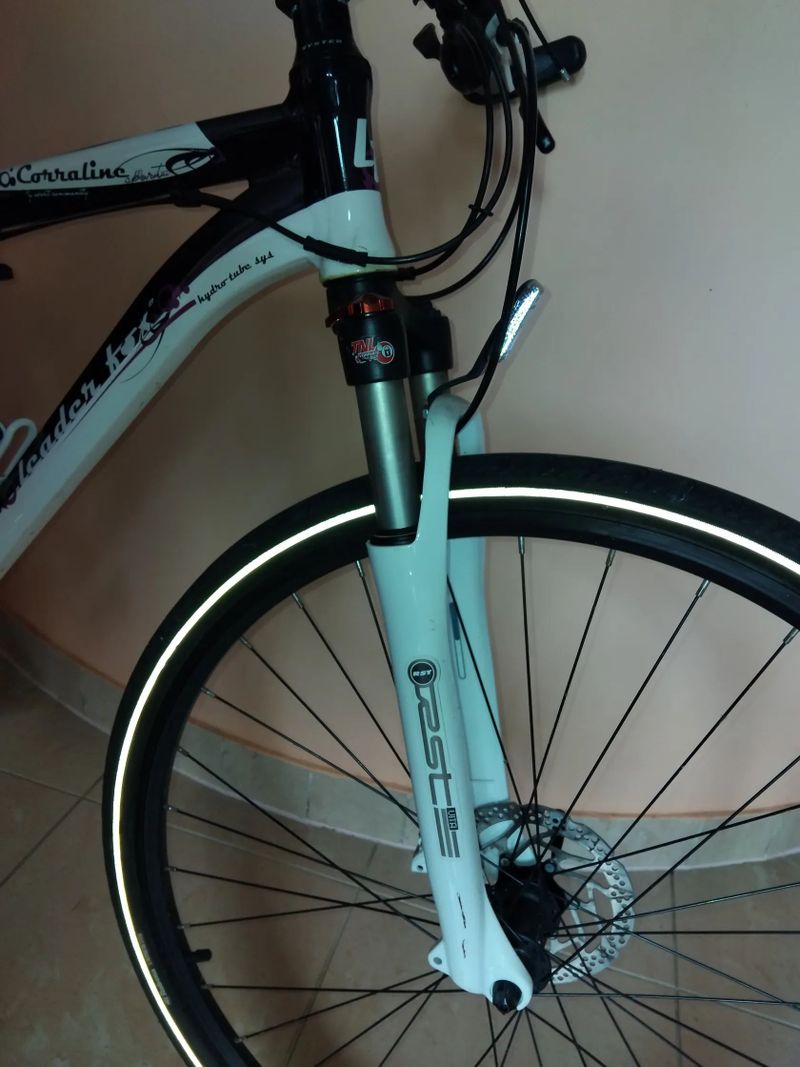 Prodám zachovalé 28" krosové kolo Leader Fox Corraline