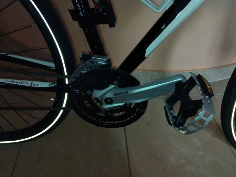 Prodám zachovalé 28" krosové kolo Leader Fox Corraline