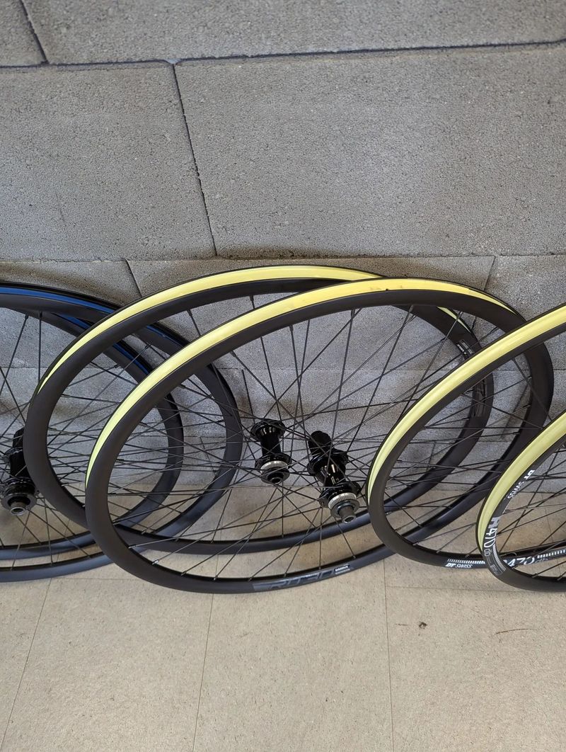 nová zapletená kola na gravel nebo silnici, WTB, DT Swiss, Shimano,... 