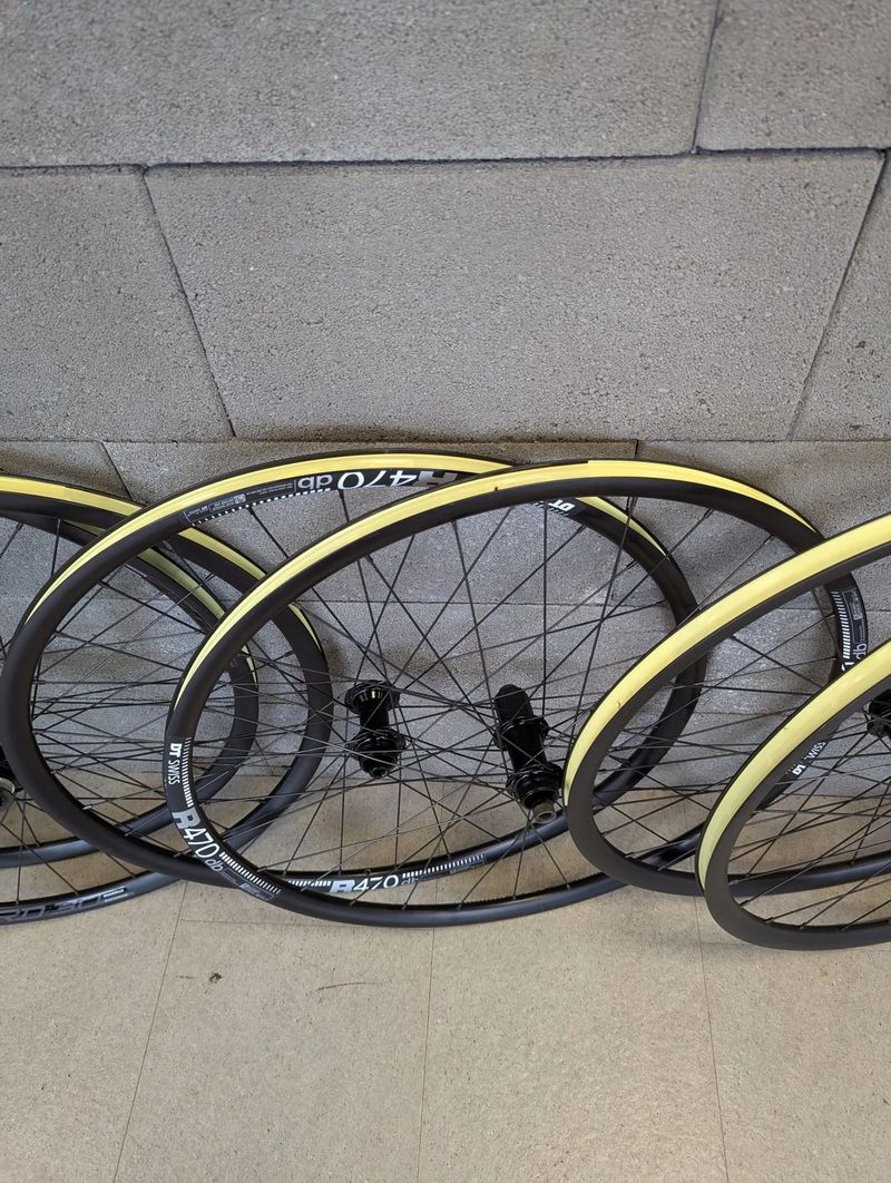 nová zapletená kola na gravel nebo silnici, WTB, DT Swiss, Shimano,... 