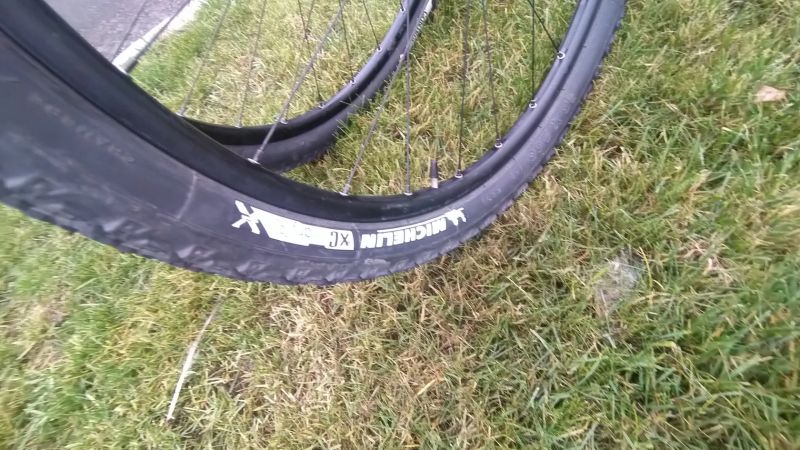 zapletená kola YYZYX USA