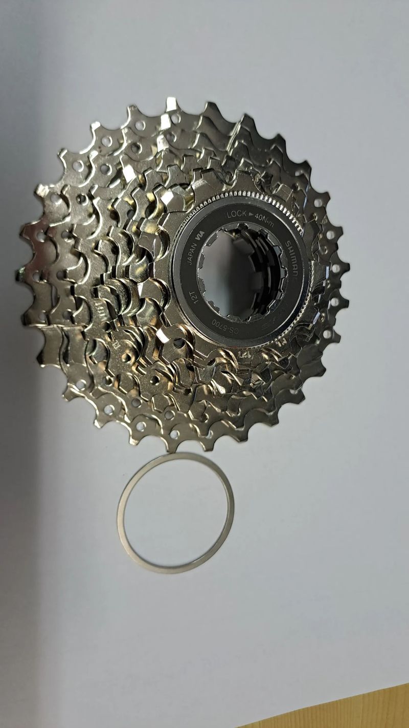 Prodám novou kazetu Shimano 105 5700 12-27 10-kol.