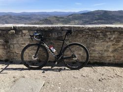 Specialized Tarmac Pro Disc – karbon – Ultegra Di2 – + Mavic kola (kotouče + kazeta) – TOP stav
