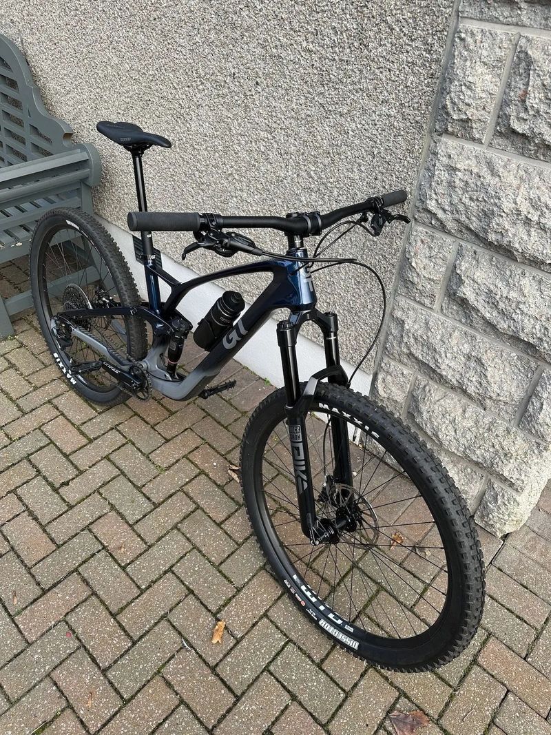 Nové trailové kolo GT Sensor ST Carbon Pro vel.M 