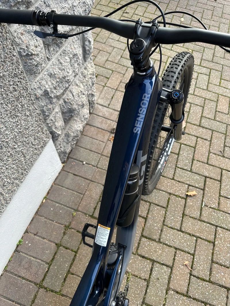 Nové trailové kolo GT Sensor ST Carbon Pro vel.M 