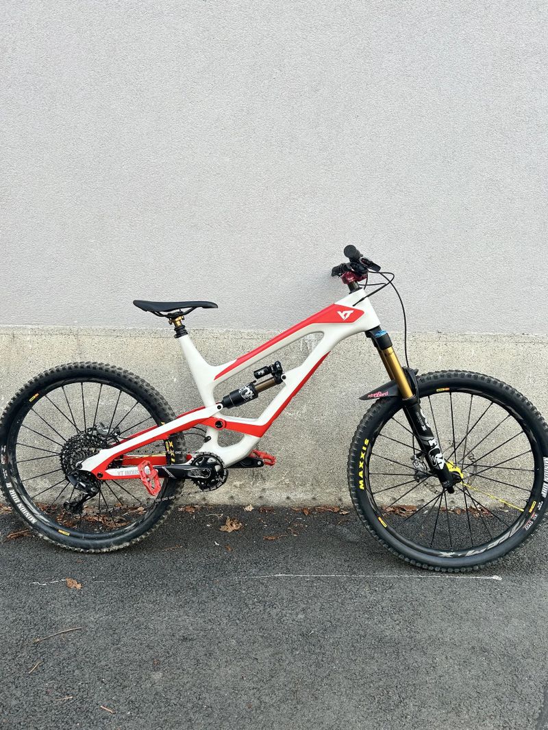 YT Industries Capra CF