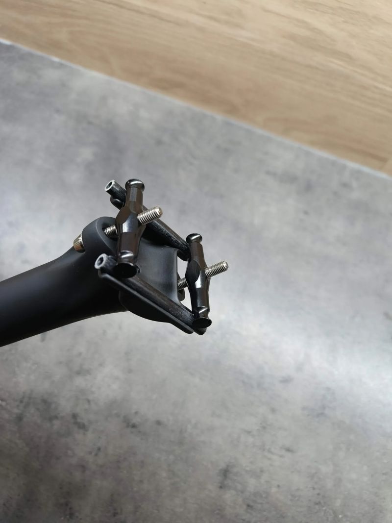 Karbonová sedlovka Elita ONE 31,6 / 400mm / 154 gramů