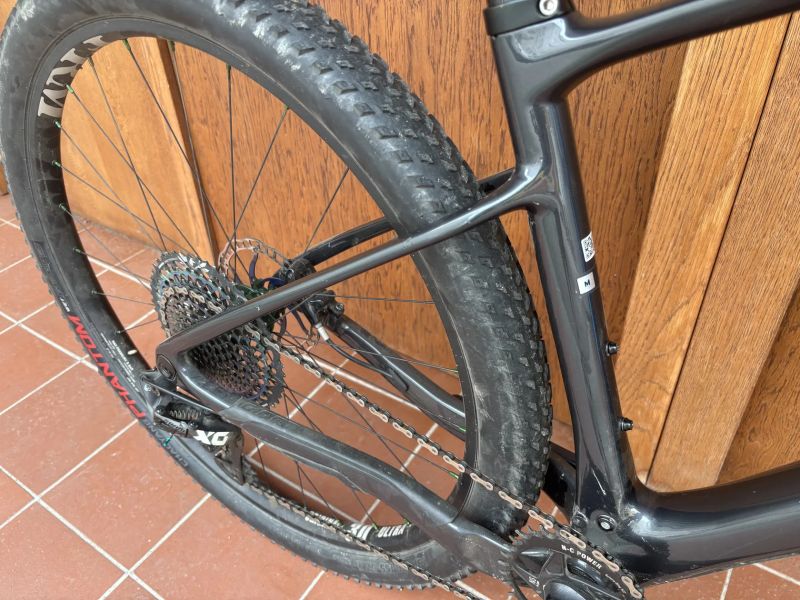 GIANT XTC 29 1.5 vel. M - KARBONOVÝ SPECIÁL - SRAM 1x12 - váha 8,9 kg