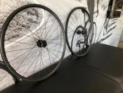 Nová zapletená kola Axis Elite