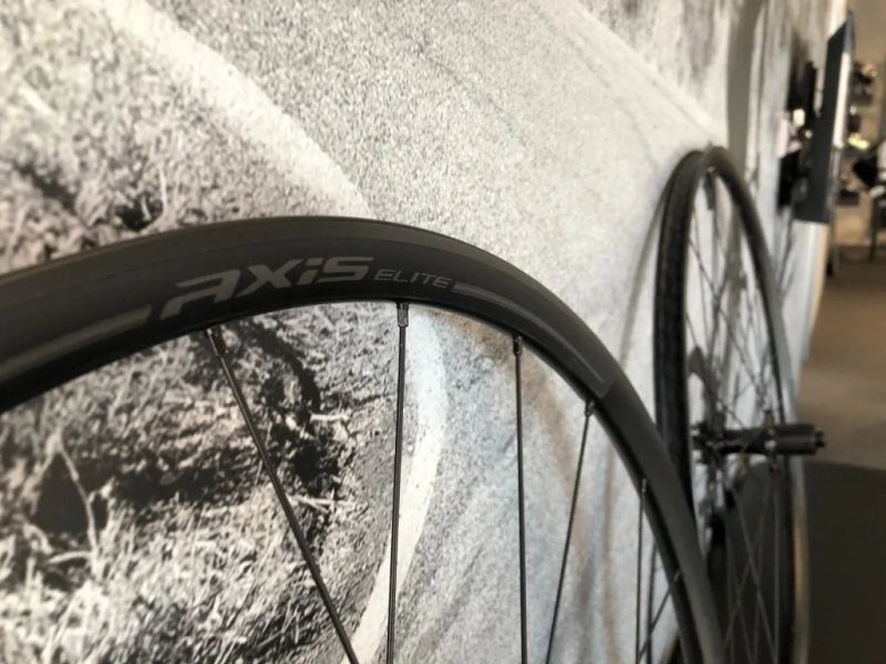 Nová zapletená kola Axis Elite