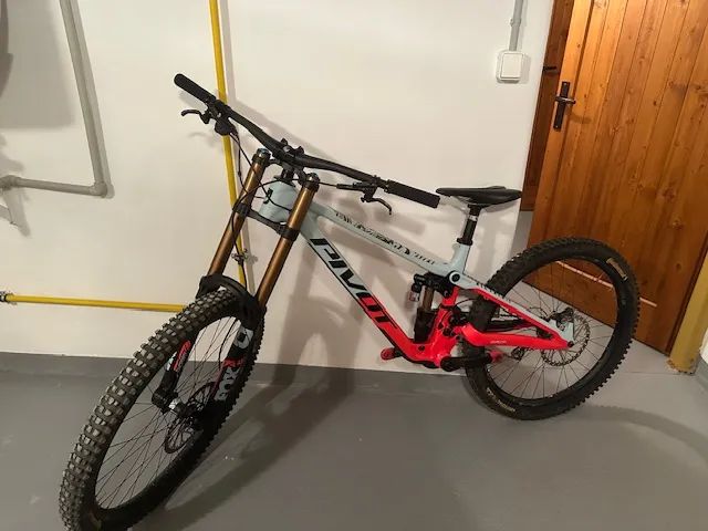 Pivot Cycles Phoenix Pro Saint 