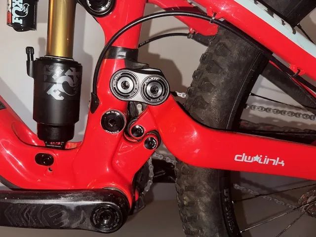 Pivot Cycles Phoenix Pro Saint 