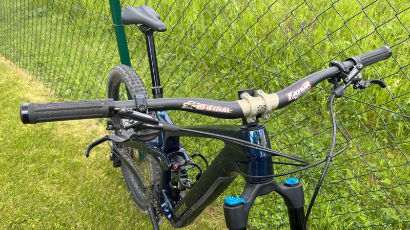 Trek Fuel EX 9.8 XT Gen 6 vel. L - top stav