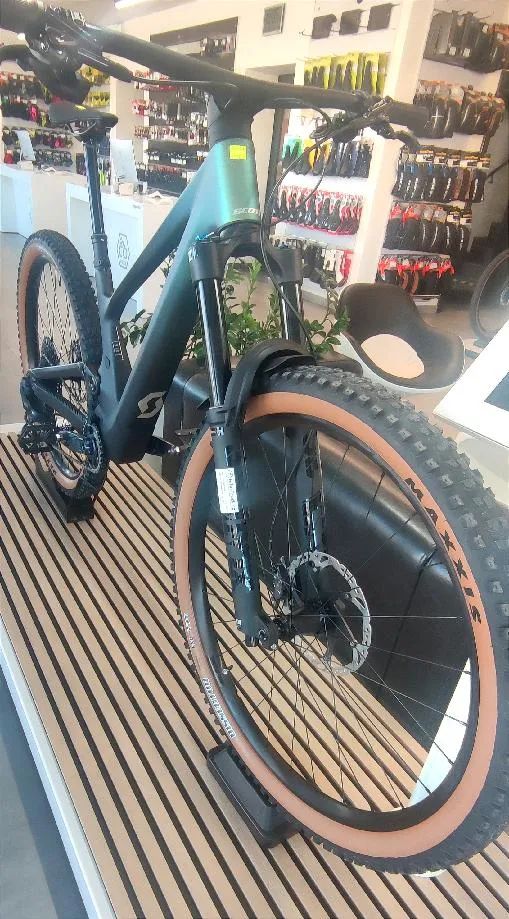 Prodám nové trailové karbonové celoodpružené kolo zn. Scott Genius 910 vel. M 