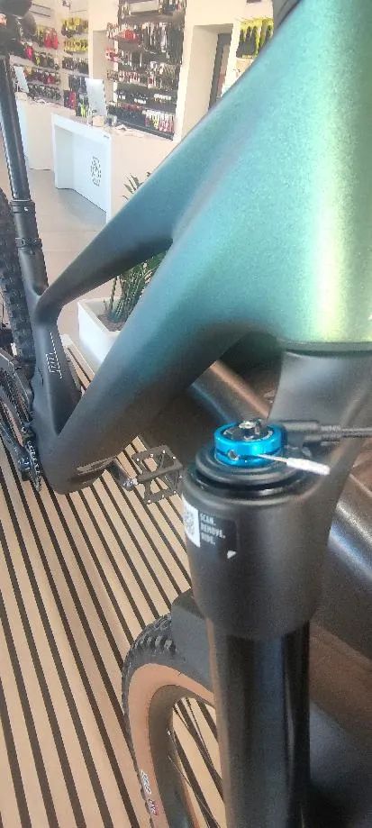 Prodám nové trailové karbonové celoodpružené kolo zn. Scott Genius 910 vel. M 