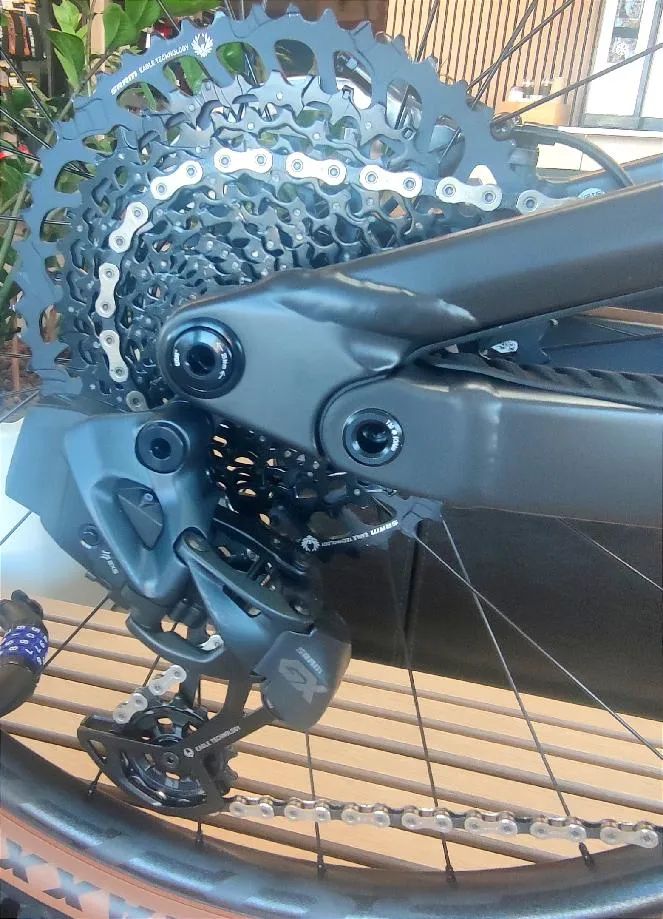 Prodám nové trailové karbonové celoodpružené kolo zn. Scott Genius 910 vel. M 