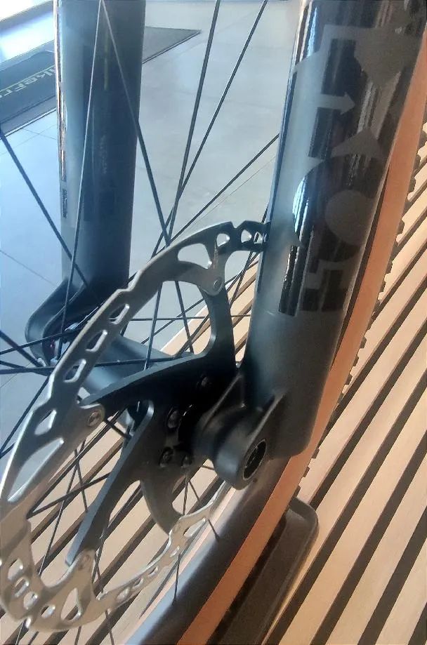 Prodám nové trailové karbonové celoodpružené kolo zn. Scott Genius 910 vel. M 