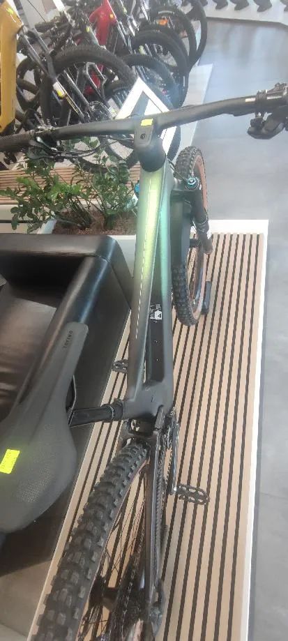 Prodám nové trailové karbonové celoodpružené kolo zn. Scott Genius 910 vel. M 