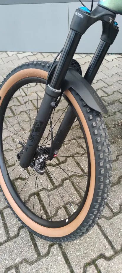 Prodám nové trailové karbonové celoodpružené kolo zn. Scott Genius 910 vel. M 