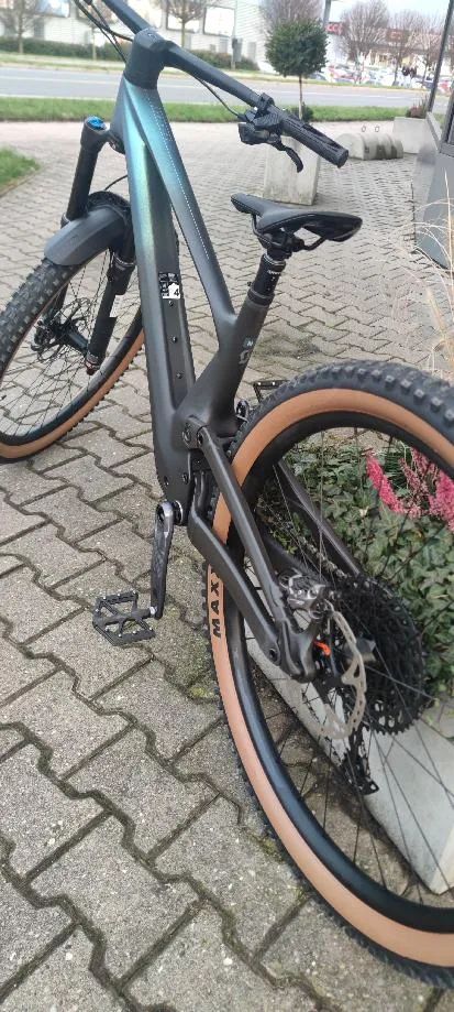 Prodám nové trailové karbonové celoodpružené kolo zn. Scott Genius 910 vel. M 