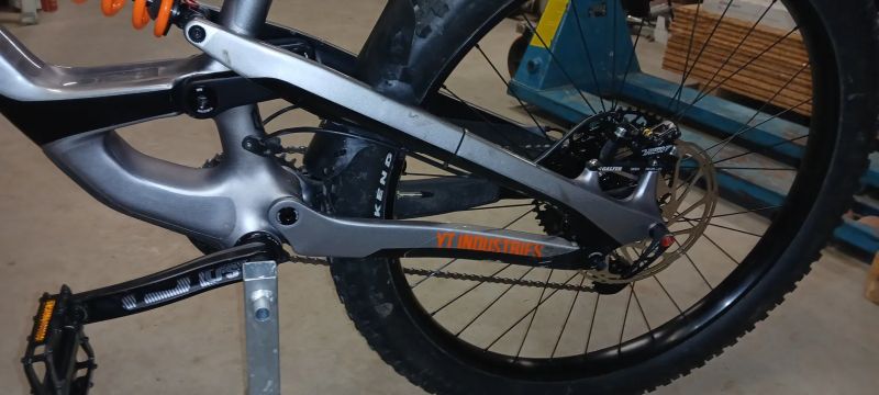 Celoodpružené enduro kolo YT Capra - Pro Race karbonový rám