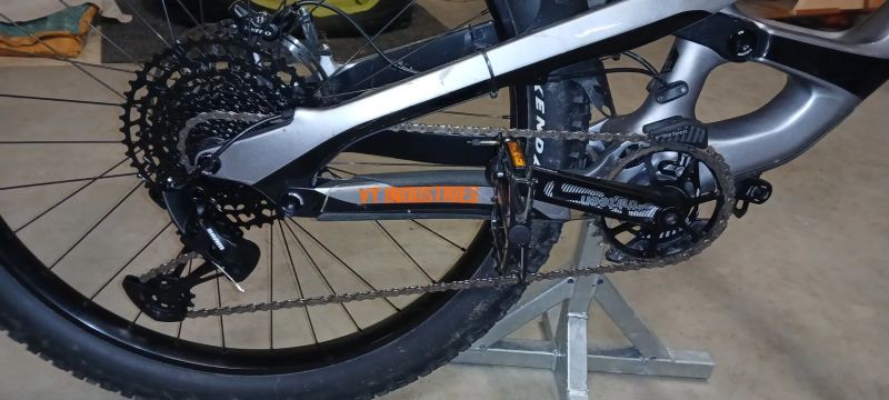 Celoodpružené enduro kolo YT Capra - Pro Race karbonový rám