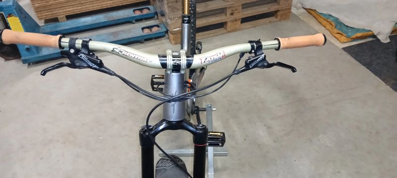 Celoodpružené enduro kolo YT Capra - Pro Race karbonový rám