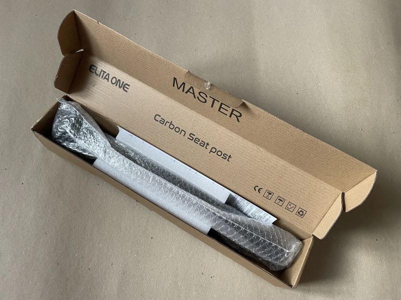 Elitaone karbonová sedlovka 30,9mm 400mm offset 20mm