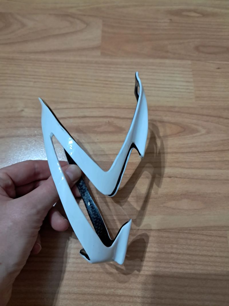 Karbonový košík na lahev EC90